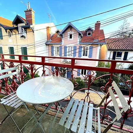 Elegant Cocon Avec Balcon A Deux Pas Des Vagues アパート