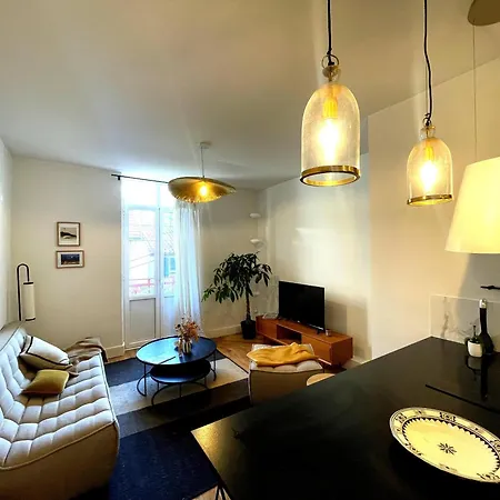 Elegant Cocon Avec Balcon A Deux Pas Des Vagues Biarritz