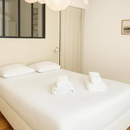 Elegant Cocon Avec Balcon A Deux Pas Des Vagues アパート